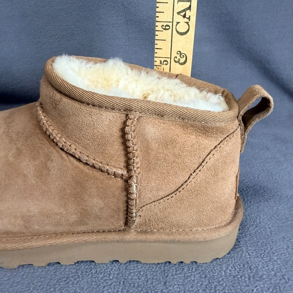 UGG‎ Classic Ultra Mini Boots Womens Size 8 Chestnut Sheepskin Slippers - Picture 10 of 10